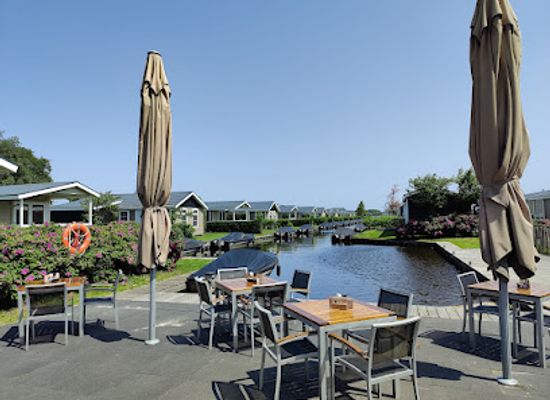 netherlands/giethoorn/bar/eetcafe-giethoorn-burgers-grill-indoor-playground-sup-kano-rental