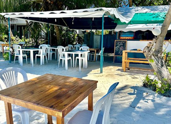 maldives/vaavu-atoll/bar/bougainvillea-inn-beach-restaurant
