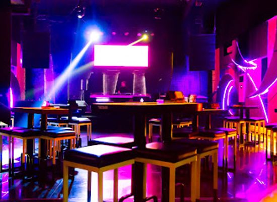 indonesia/west-java/bar/queen-rose-lounge