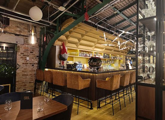 poland/warsaw/bar/upper-deck-wine-cocktail-bar