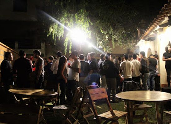 bolivia/sucre/historic-center/bar/buhobar