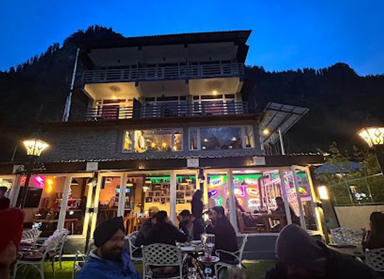 india/himalayan-mountains/bar/cafe-1947
