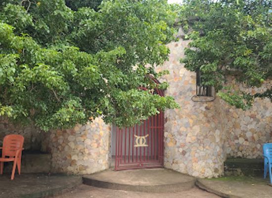togo/oti-river-valley/bar/bar-adom-mega-majestyc-palace
