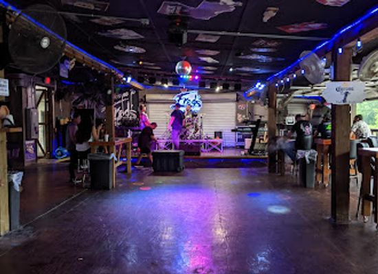 louisiana/river-parishes/bar/fred-s-on-the-river
