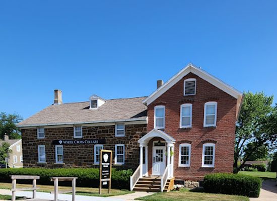 iowa/amana-colonies/bar/white-cross-cellars