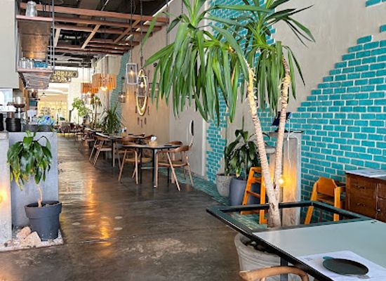 oman/al-hajar-al-gharbi/bar/urbano-bistro-al-araimi-boulevard