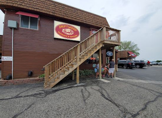 michigan/northern-michigan/bar/the-driftwood-motel-restaurant-sports-bar