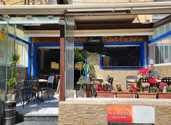 malta/qawra/bar/woodhut-pub-diner