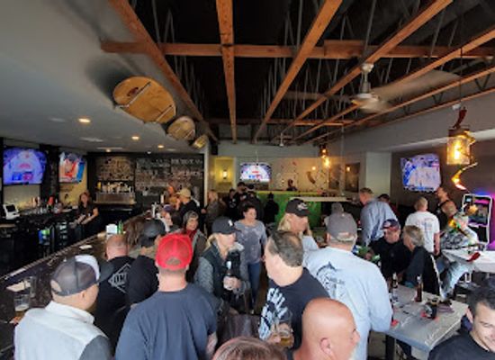 california/huntington-beach/bar/driftwood