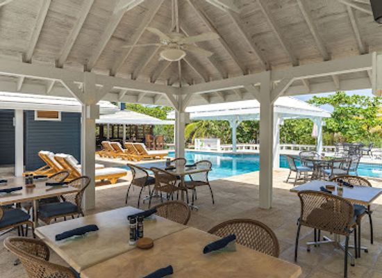 honduras/bay-islands/bar/silversides-restaurant-bar
