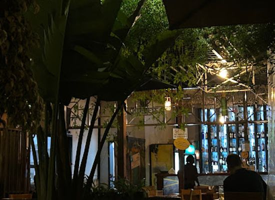 rwanda/gikongoro/bar/burrows-bar-restaurant