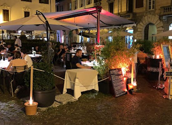 italy/brianza/bar/vintage-jazz-food-wine