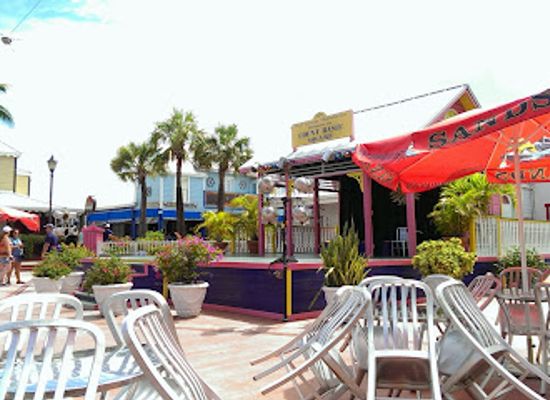 the-bahamas/grand-bahama/bar/rum-runners-bar-grill