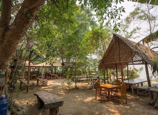myanmar-burma/bagan/bar/bagan-beach-food-garden
