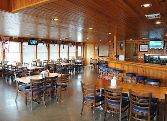 ohio/lake-erie-islands/bar/the-village-pump