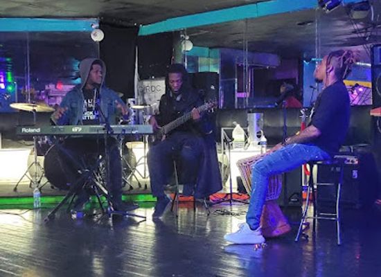 virginia/hampton-roads/bar/charm-d-lounge
