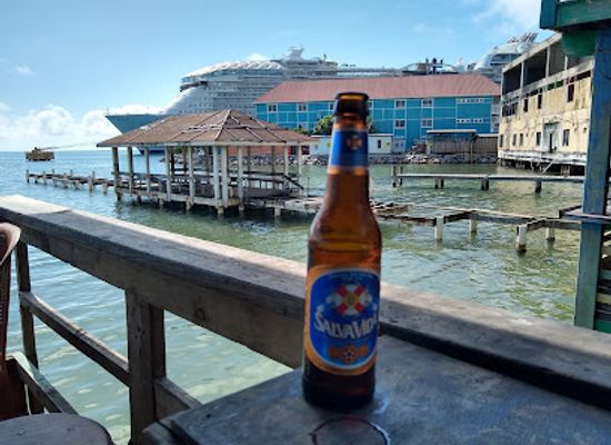 honduras/cayos-cochinos/bar/bad-to-the-bone