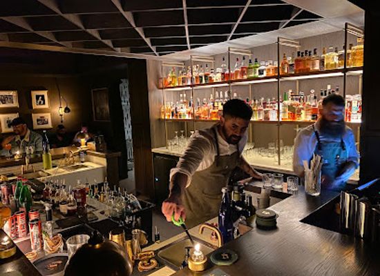 california/palm-springs/old-las-palmas/bar/tailor-shop