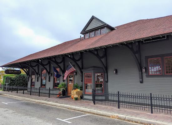 michigan/harbor-springs/bar/the-depot-dining-club
