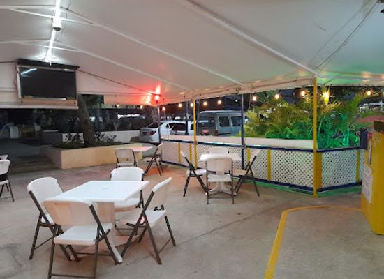 barbados/central-uplands/bar/johnny-cools-bar