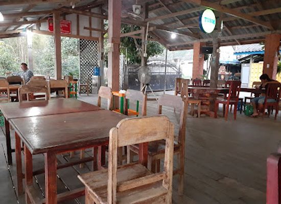 laos/plain-of-jars/bar/riverside-bar