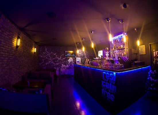 czechia/ore-mountains/bar/foggy-karlovy-vary-shisha-lounge-bar
