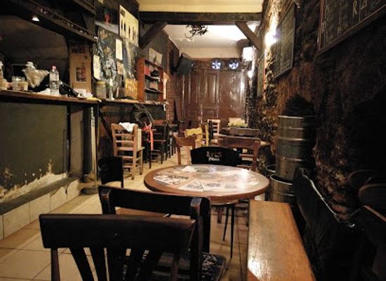 turkiye/istanbul/taksim/bar/robin-of-sherwood-bar