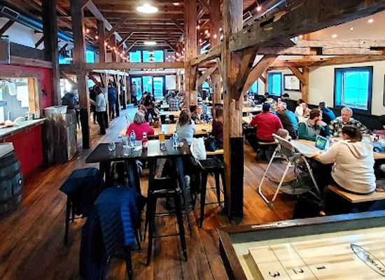 new-hampshire/lake-winnipesaukee/bar/twin-barns-brewing-co-meredith