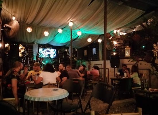 honduras/comayagua-valley/bar/el-balcon-beer-garden