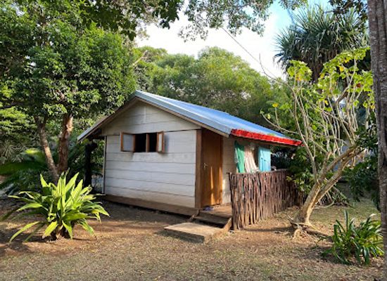 new-caledonia/isle-of-pines/bar/camping-atchu