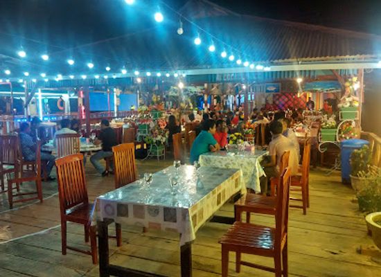 indonesia/maluku-islands/bar/rumah-makan-rm-dua-ikan
