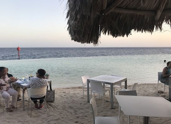 curacao/klein-curacao/bar/infinity-pool-bar-grill