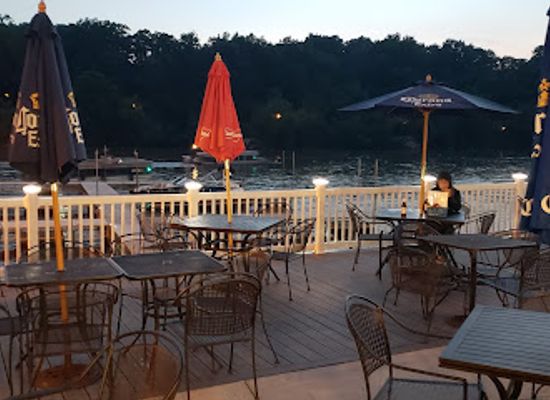 illinois/rock-river-valley/bar/tad-s-on-the-rock