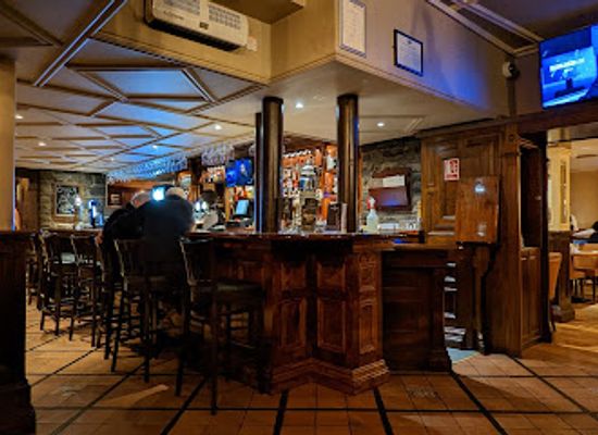 ireland/ring-of-kerry/bar/hannigans-bar-restaurant-terrace