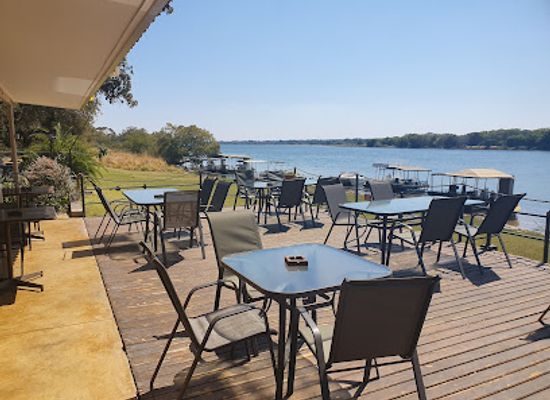 zimbabwe/hwange/bar/vic-falls-boat-club