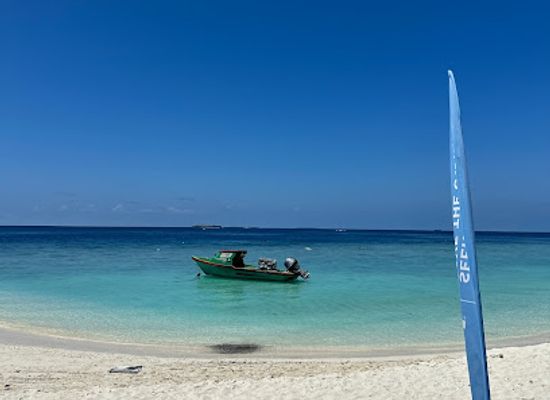 maldives/ukulhas/bar/floating-bar