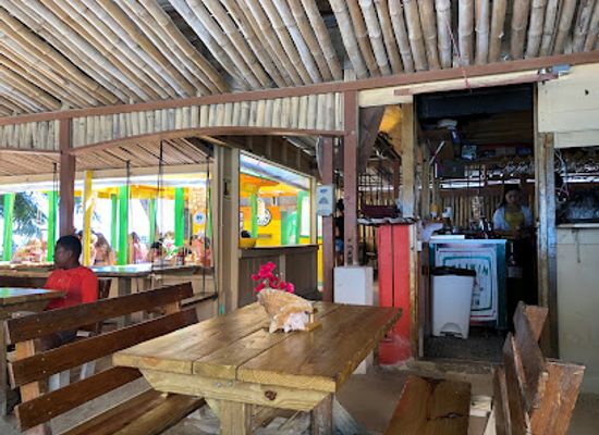 belize/caye-caulker/bar/bambooze-beach-bar-and-grill