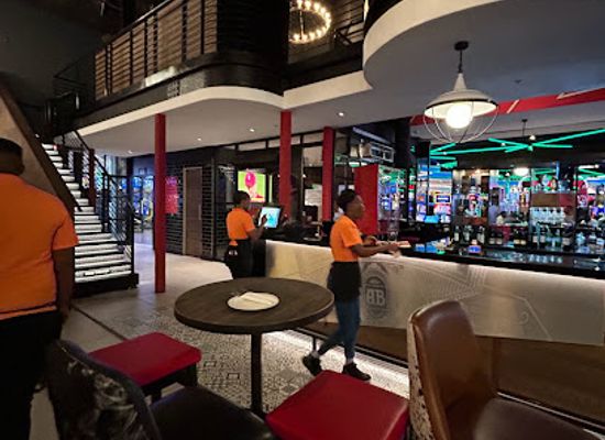 south-africa/pretoria/menlyn/bar/traders-time-square