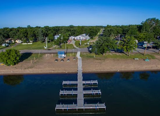 minnesota/otter-tail-lakes-country/bar/beach-bums-bar-eatery