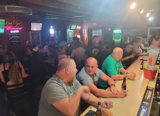 kansas/hutchinson/bar/top-hat-tavern