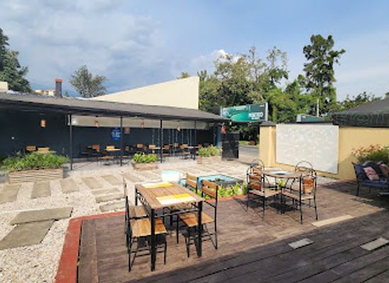 rwanda/gisenyi/bar/portico-bar-resto-gisenyi