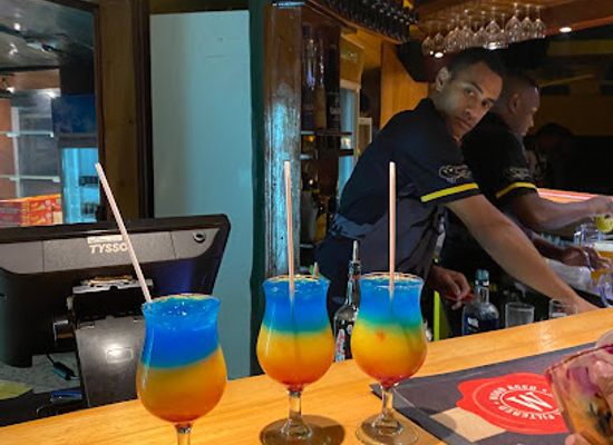 fiji/taveuni/bar/downunder-pub