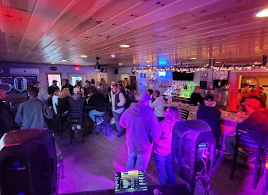 maine/maine-lakes-and-mountains/bar/hog-heaven-bar-grill