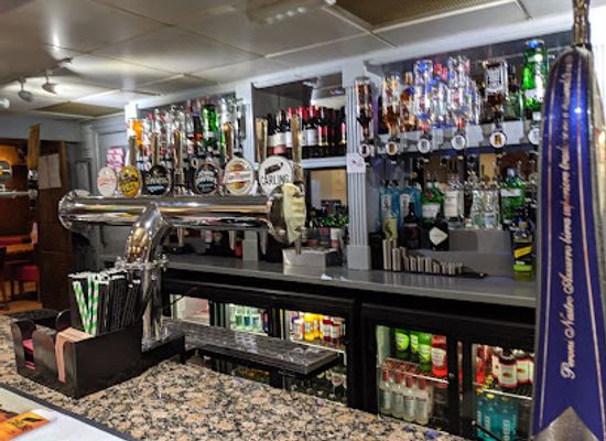 guernsey/castel/bar/the-doghouse