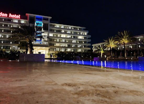 curacao/playa-porto-mari/bar/coco-pool-bar