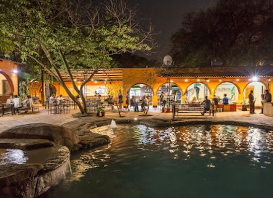 zambia/zambezi-basin/bar/jollyboys-backpackers