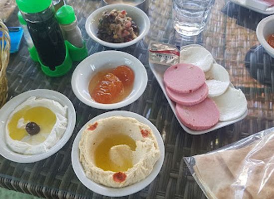 lebanon/hermel/bar/chir-al-assi