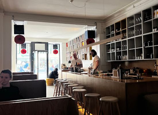 denmark/copenhagen/frederiksberg/bar/bird