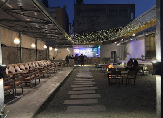 nepal/patan/bar/backyard-brew