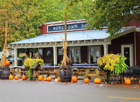 michigan/saugatuck/bar/wicks-park-bar-grille